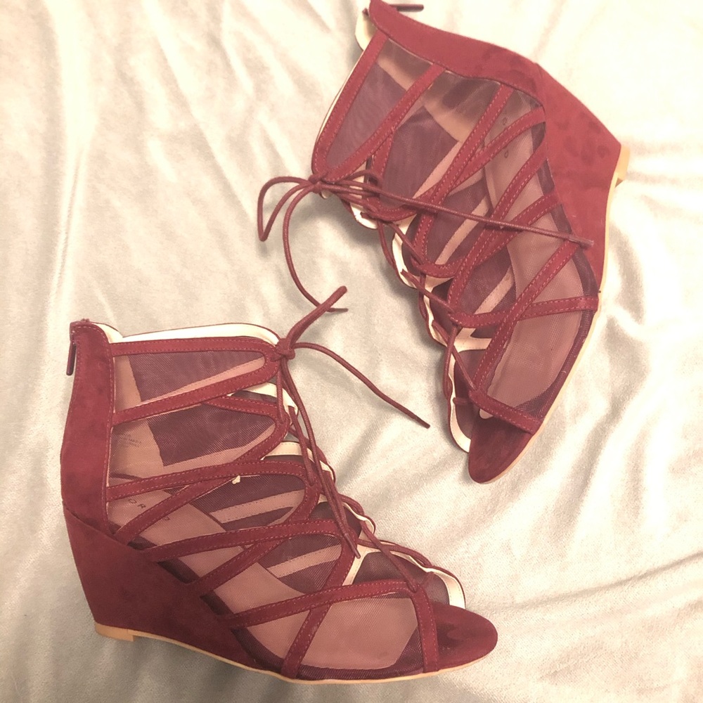 Torrid wine mesh wedges